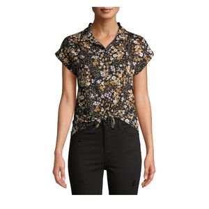 NWT No Boundaries Juniors' Button Front Tie Top